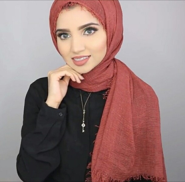 A Practical And Easy Work Hijab Style